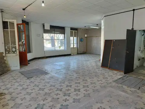 Local en Alquiler en Barrio España y Hospitales, $ 900.000