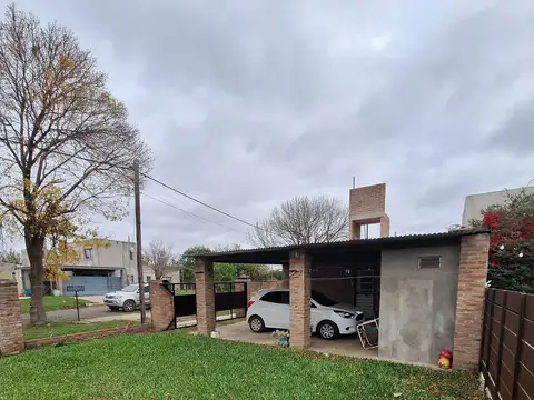 Casa 6 ambientes con 2 baños