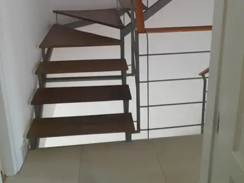 Depto Tipo Casa 4 ambientes con 2 baños
