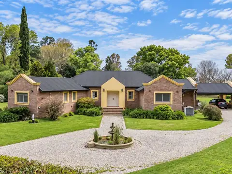 VENTA DE CASA (LOTE AMPLIO) EN BENAVIDEZ