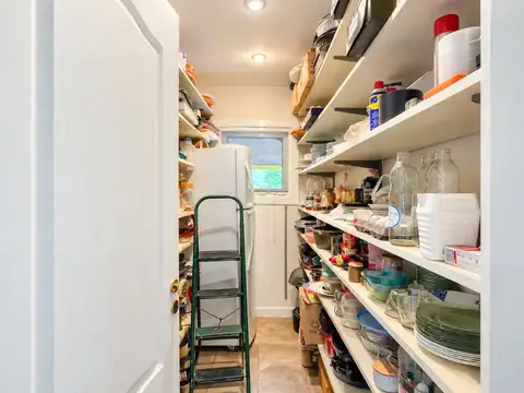 VENTA DE CASA (LOTE AMPLIO) EN BENAVIDEZ