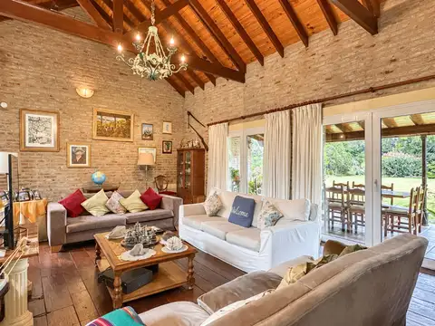 Casa 5 ambientes con 2 baños