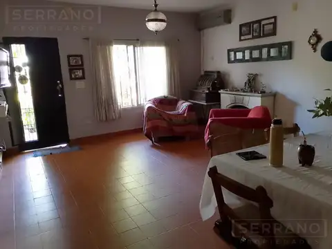 Oportunidad; Casa + Depto en Villa de Mayo