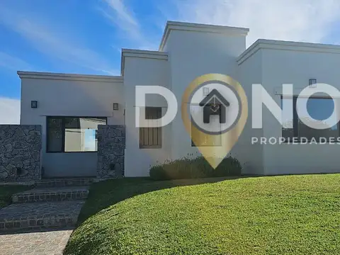 Casa 4 ambientes con 4 baños