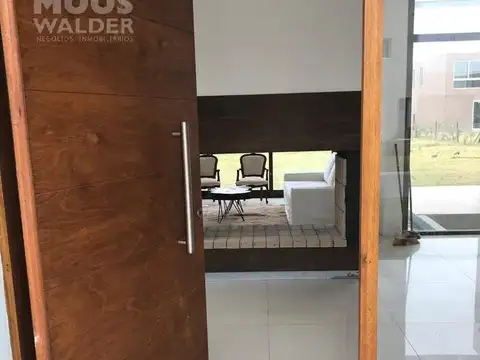 Casa 4 ambientes con 3 baños