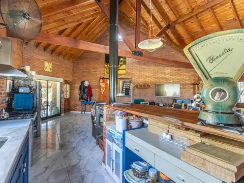 VENTA CASA 5 AMBIENTES 1 HA PILETA EN LA MACARENA