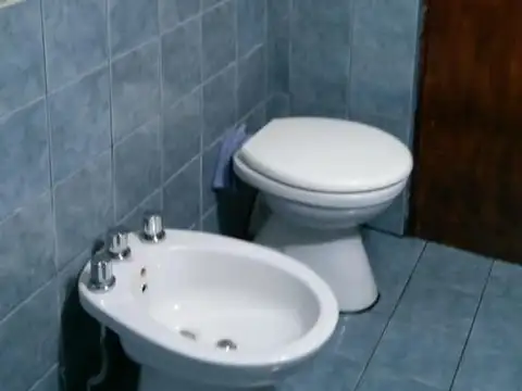 Casa 7 ambientes con 2 baños