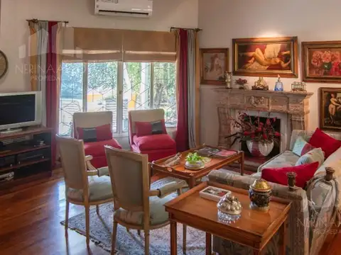 Casa en Venta con 4 cocheras
