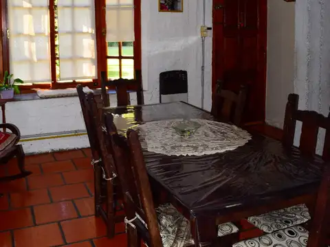 "OPORTUNIDAD"  Venta Chalet 4 amb. + Garage + Jardin + parque  con juegos para niños y SUM  (V. Celina)