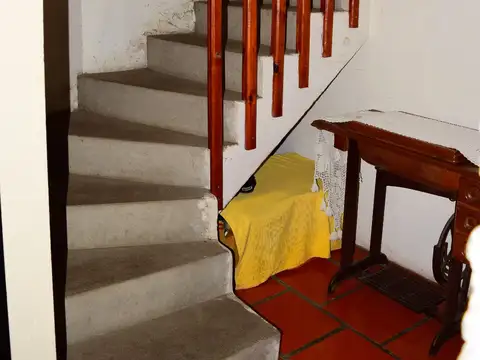 "OPORTUNIDAD"  Venta Chalet 4 amb. + Garage + Jardin + parque  con juegos para niños y SUM  (V. Celina)