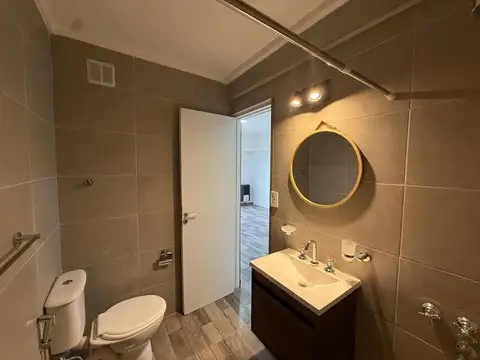 VENTA MONOAMBIENTE RECICLADO CON BALCON, AL FRENTE