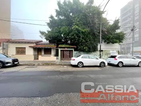 CASA IDEAL DOS FAMILIAS Y/O EMPRENDIMIENTO, SOBRE LOTE DE 230 M2 ZONIF: S1R1, FOT 2,5
