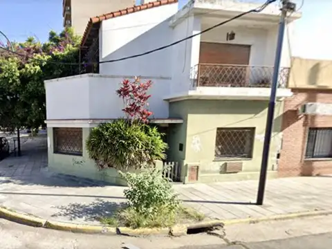 Casa 7 ambientes con 3 baños