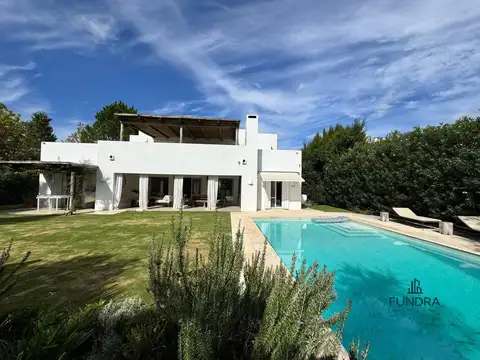 VENTA CASA 6 DORMITORIOS CON JARDIN Y PILETA EN PILARÁ, EL TONÓ