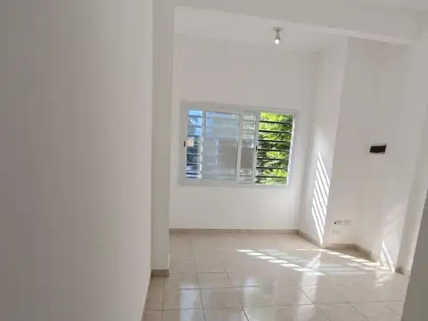 Oficina 5 ambientes con 2 baños