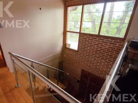 Casa 7 ambientes con 2 baños