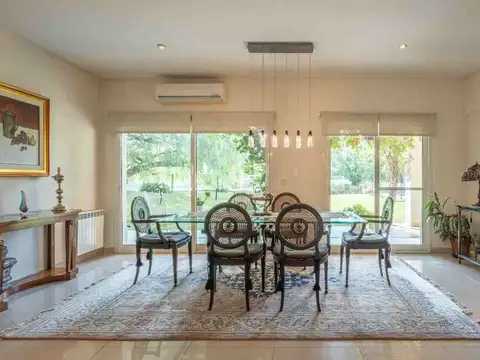 VENTA CASA AL LAGO EN LA ISLA, NORDELTA - 501 m²