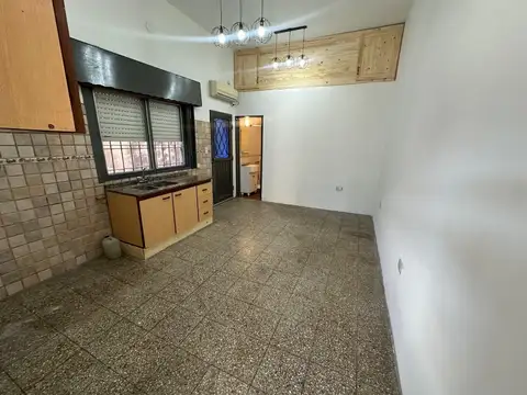 Local en Alquiler en Luis Guillon, $ 600.000
