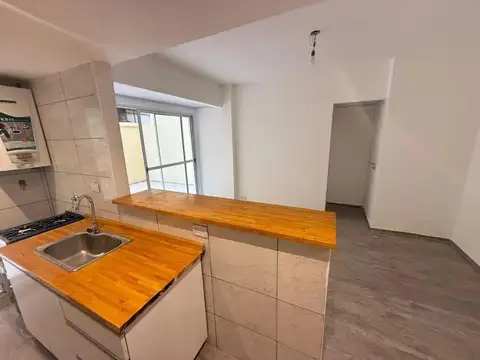 DEPTO 2 AMBIENTES CON PATIO PRIVADO. P.Baja