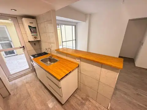 DEPTO 2 AMBIENTES CON PATIO PRIVADO. P.Baja
