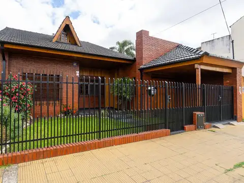 Casa en Venta con 3 cocheras