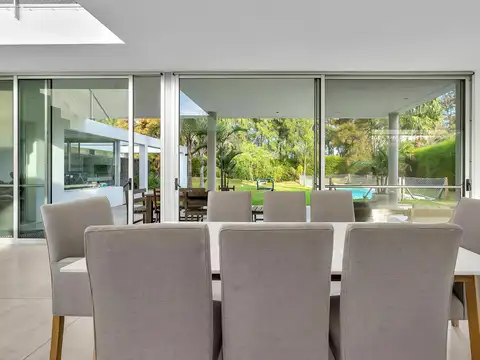 Casa 6 ambientes con 2 baños