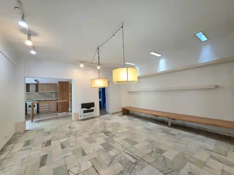 Casa 6 ambientes con 2 baños