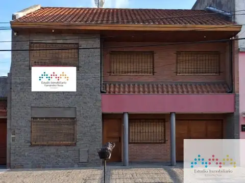 Casa en venta de 4 dormitorios c/ cochera en Lanús Oeste