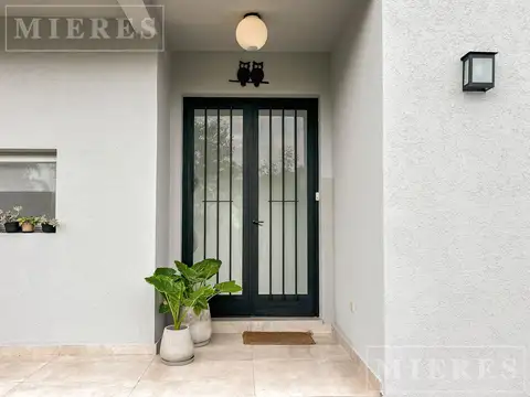 Casa 6 ambientes con 4 baños