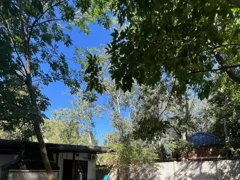 VENTA CASA 3 AMBIENTES LA PLATA PILETA
