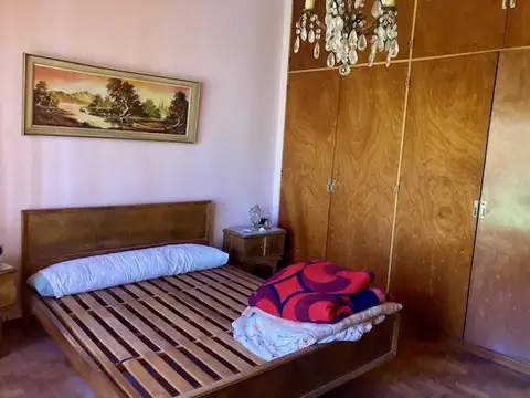 VENTA – CASA 4 AMBIENTES EN LOTE PROPIO – 330 M2 TOTALES