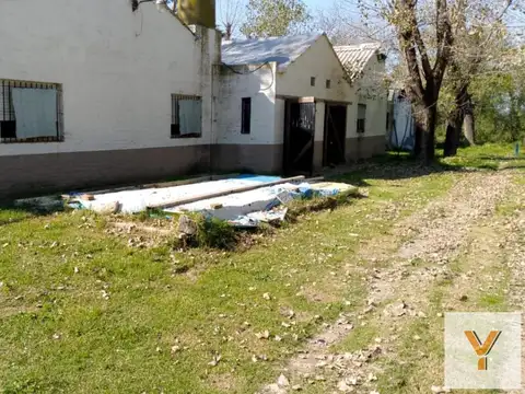 Casa 8 ambientes con 3 baños