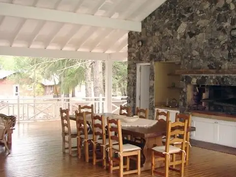 Casa en Alquiler Temporal con 3 cocheras