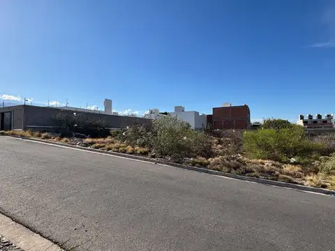 Gran Terreno Zona Alta – Potencial p/ construcción