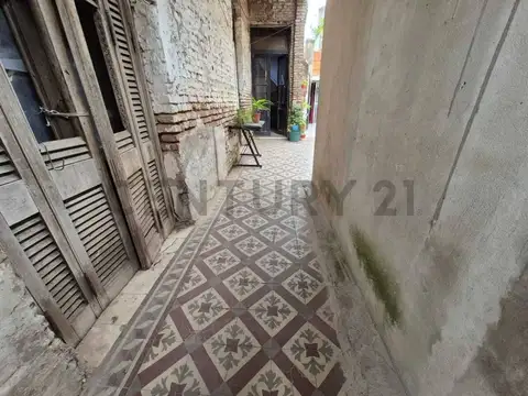 SE VENDE TERRENO EN CALLE  CESAR H. BACLE, PARQUE AVELLANEDA, EXCELENTE UBICACIÓN.