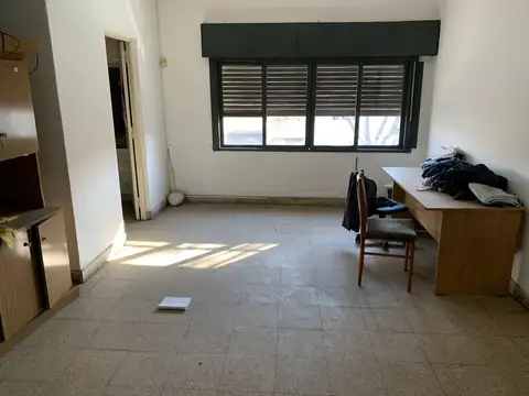 VENTA Galpón  con oficina Barrio Azcuenaga Permuta RENOVADO EXCELENTE ESTADO