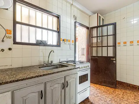 Depto Tipo Casa en Venta en Chacarita, USD 120.000