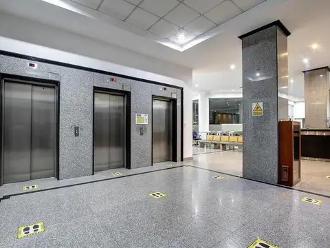 Oficina 7 ambientes con 4 baños