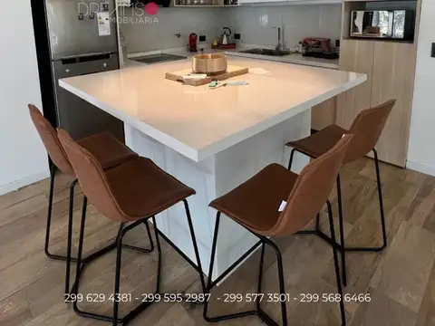 Casa 8 ambientes con 4 baños