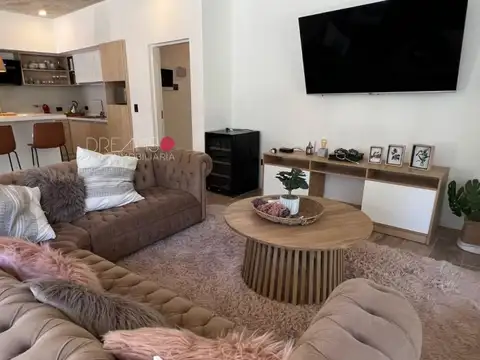 Casa en Venta con 4 cocheras