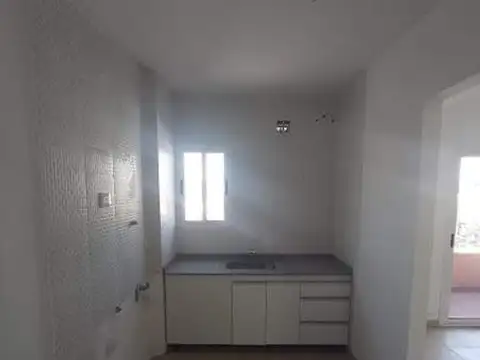 DEPARTAMENTO DE 2 AMB. Y MEDIO CON BALCON