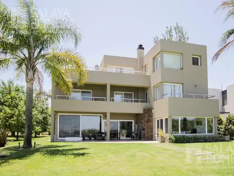 Casa Isla Santa Monica  5 Dormitorios  3 Pisos