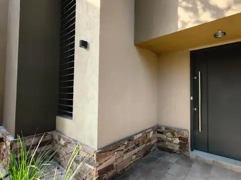 Casa 6 ambientes con 3 baños
