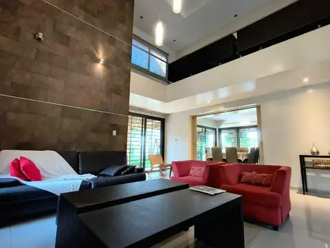 Casa 6 ambientes con 3 baños