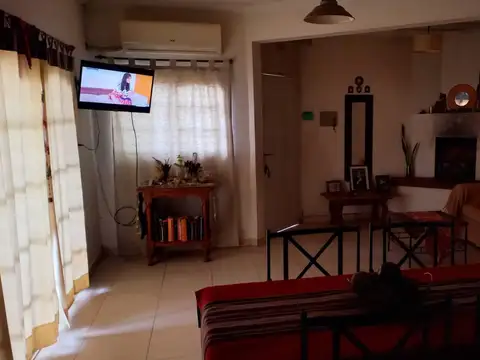 Casa 14 ambientes con 3 baños