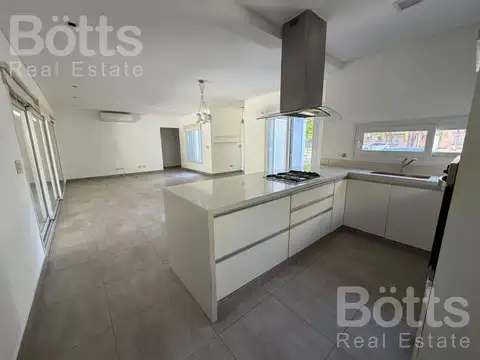 Casa 3 ambientes con 3 baños