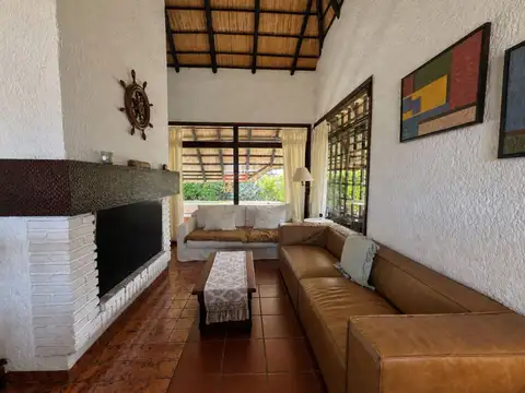 Casa 5 ambientes con 3 baños