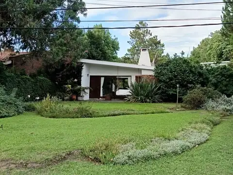 Casa en venta de 4 dormitorios c/ cochera en Jardin Pinares