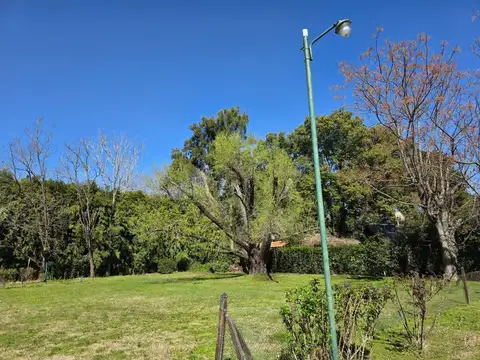 VENTA CASA 5 AMB BARRIO PARQUE LA VERDAD GRAN LOTE