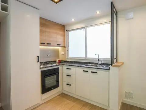 Hermoso departamento reciclado sobre Av. Pellegrini al 200.